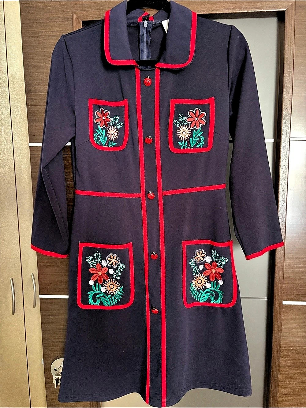 Vicky and Lucas Floral Embroidered Midi Dress Size Small